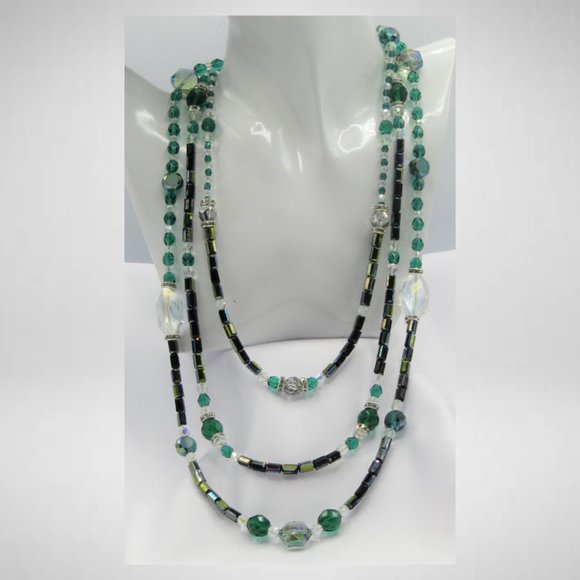 PRINCESS IN GREEN Beaded Jewelry Set - Picture 2 of 6